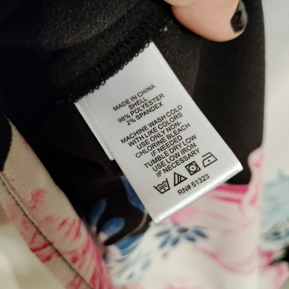 Beautiful CeCe top - Picture 6 of 6